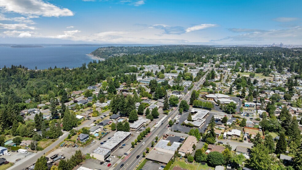 More Photos Of 14235-14237 Ambaum Blvd SW, Burien General Retail For Lease
