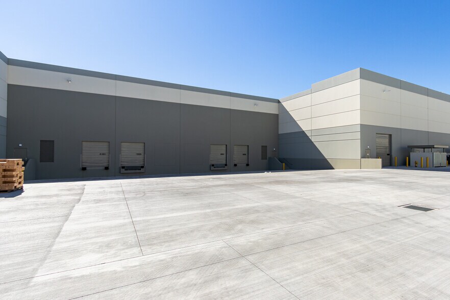 More Photos Of 14100 Rebecca St, Moreno Valley Service For Lease