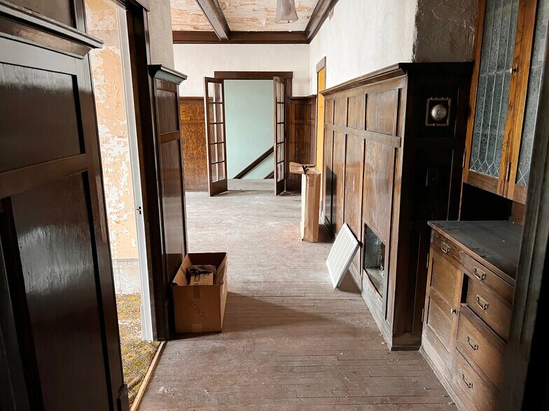 More Photos Of 704 Front St, Brainerd Storefront Retail Residential For Sale