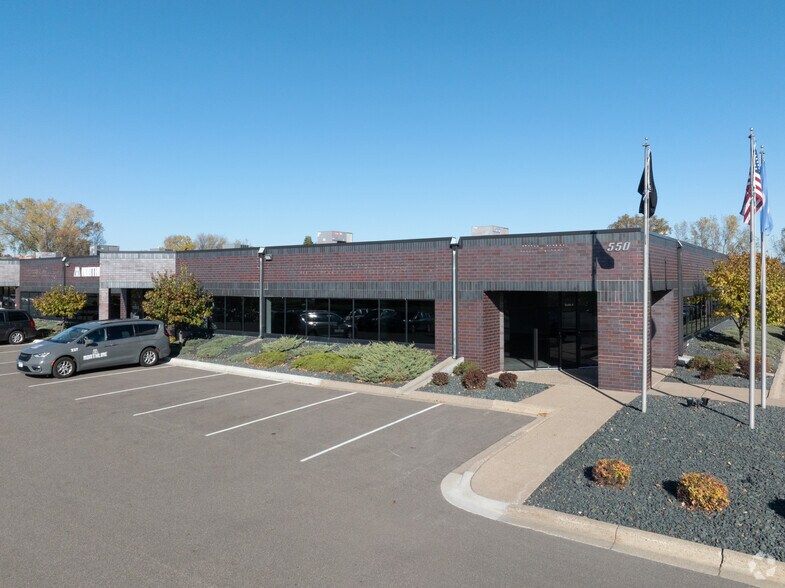 More Photos Of 550-600 County Road D W, New Brighton Warehouse For Lease