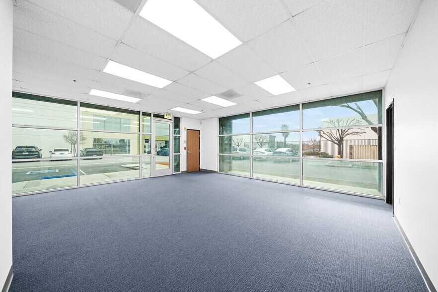 More Photos Of 14920 Hilton Dr, Fontana Warehouse For Lease