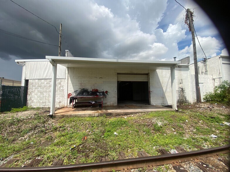 More Photos Of 340 SW 21st Ter, Fort Lauderdale Warehouse For Lease