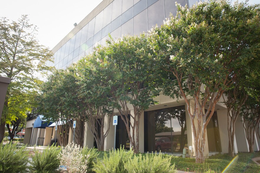 More Photos Of 4560 Belt Line Rd, Addison Medical For Lease