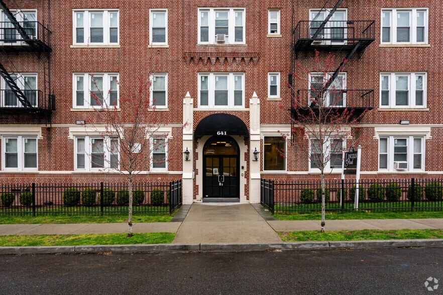 More Photos Of 641 Lincoln Ave, Orange Apartments For Sale