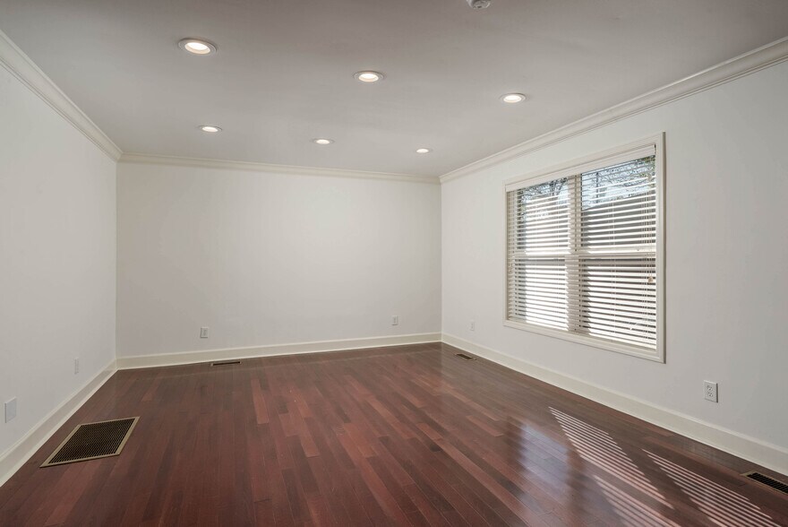 More Photos Of 515 Hargrove Rd E, Tuscaloosa Office Residential For Lease