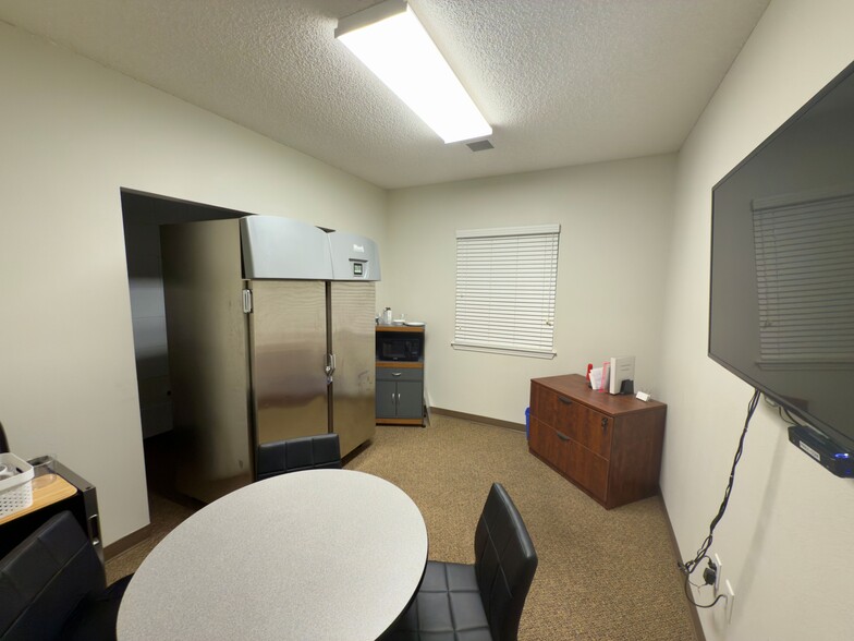 More Photos Of 511 Phyllis St, Pensacola Medical For Lease