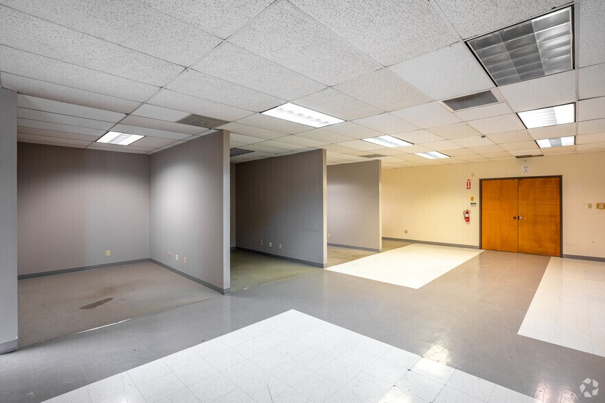More Photos Of 12200 N Stemmons Fwy, Farmers Branch Unknown For Lease