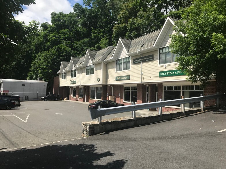 More Photos Of 731 N Broadway, North White Plains Storefront Retail Office For Lease