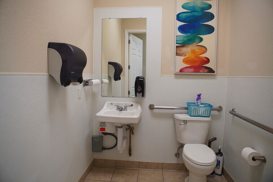 More Photos Of 3918 Telephone Rd, Lake Worth Medical For Lease