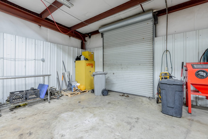 More Photos Of 218 Industrial Park Dr, Soddy Daisy Light Distribution For Sale