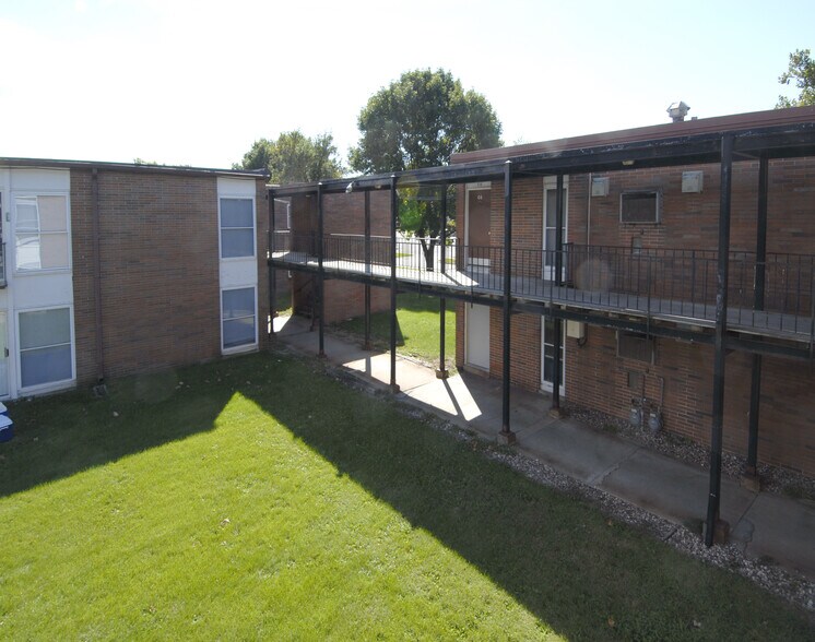 More Photos Of 1100 Arthur St, Iowa City Apartments For Sale