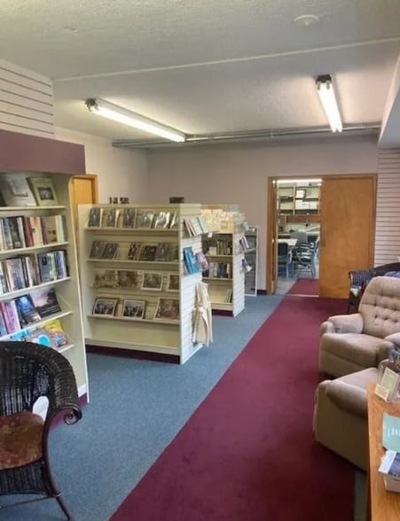 More Photos Of 101 Quaker Hill Dr, Richmond Flex For Lease