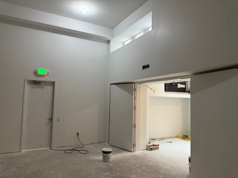 More Photos Of 356 Main St, Highlands Freestanding For Lease