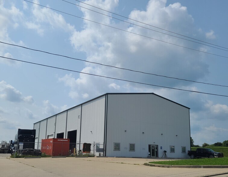 More Photos Of 66800 Executive Dr, Saint Clairsville Warehouse For Lease