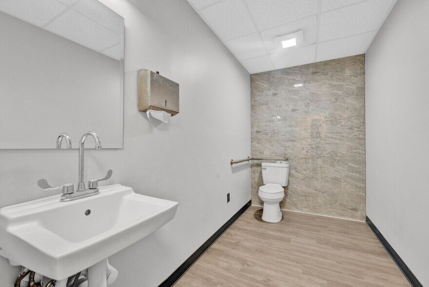 More Photos Of 215 Old Tappan Rd, Old Tappan Medical For Lease