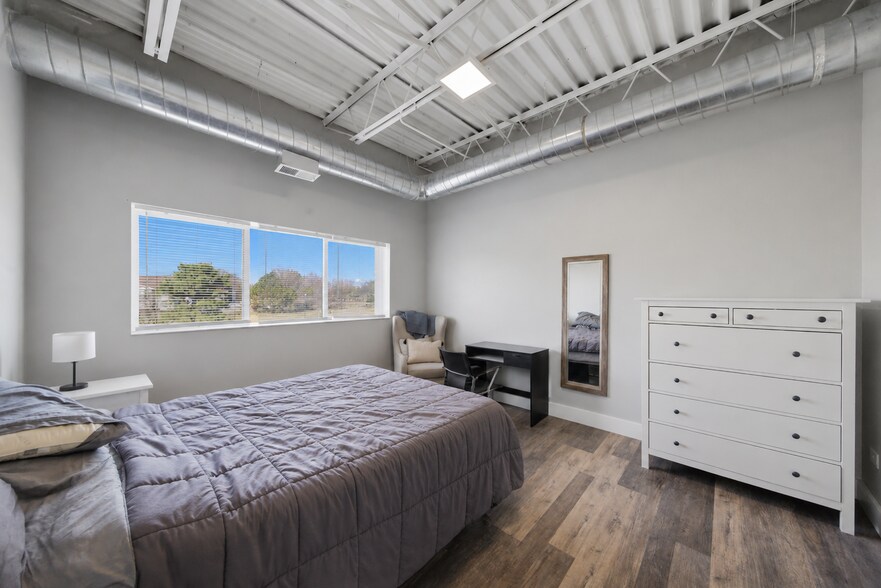 More Photos Of 460 Coventry Ln, Crystal Lake Apartments For Sale