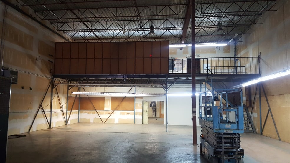 More Photos Of 2984 Norland Ave, Burnaby Warehouse For Lease