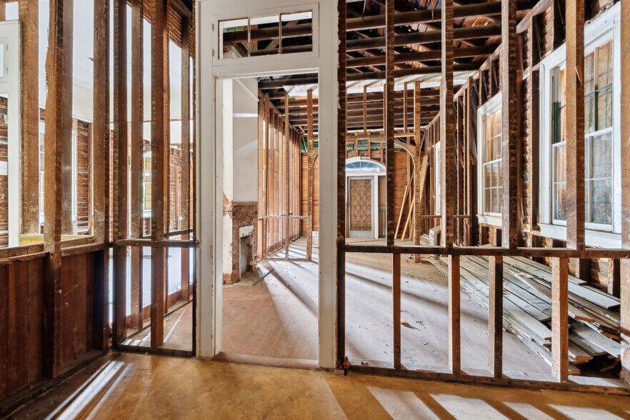 More Photos Of 3020-3032 Saint Claude Ave, New Orleans Office For Sale