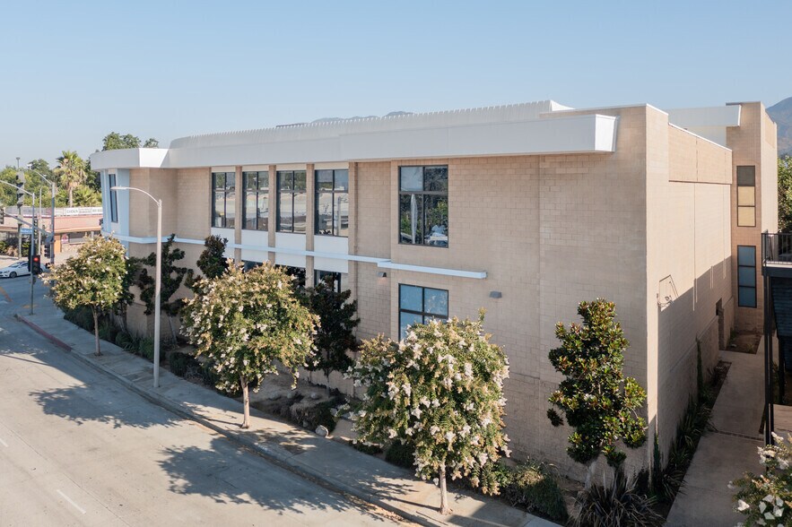 More Photos Of 2180 Lincoln Ave, Altadena Health Club For Sale