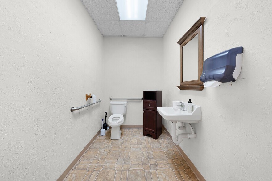 More Photos Of 1118 Interstate Highway 30, Greenville Storefront Retail Office For Lease