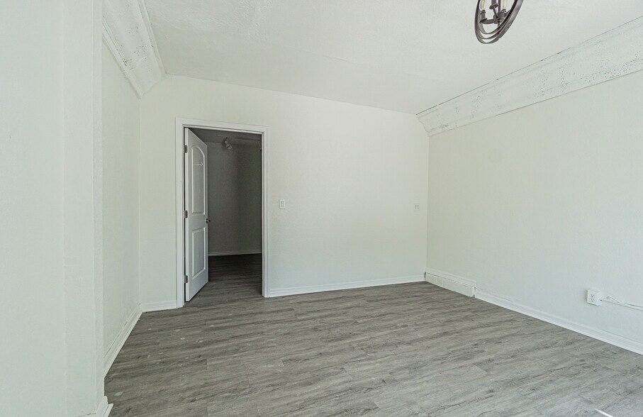 More Photos Of 556-558 Clearwater Largo Rd, Largo Apartments For Lease