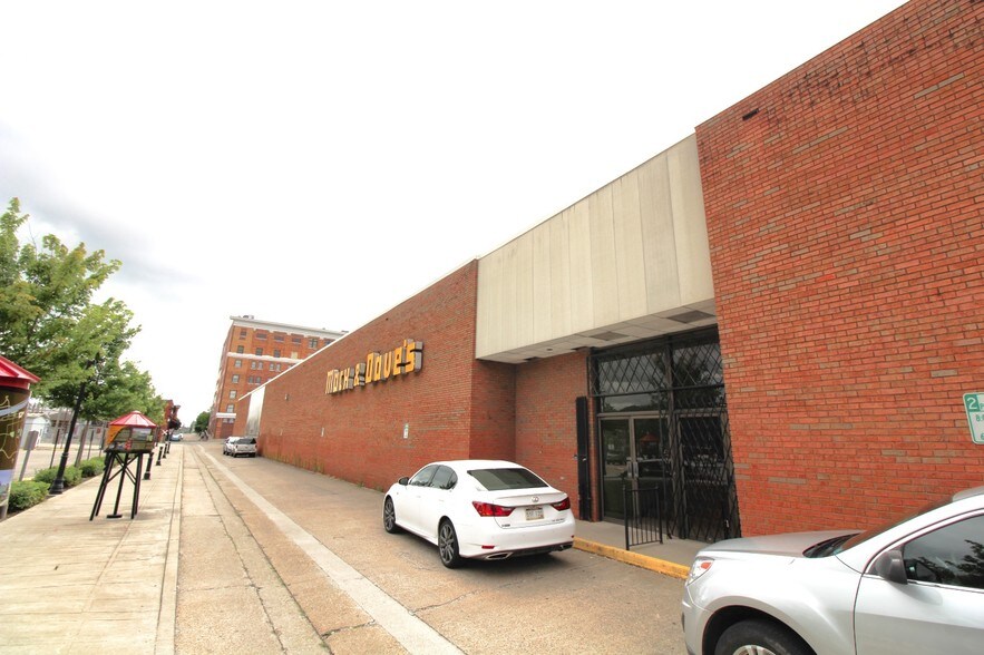 More Photos Of 1010 3rd Ave, Huntington Storefront Retail Office For Lease