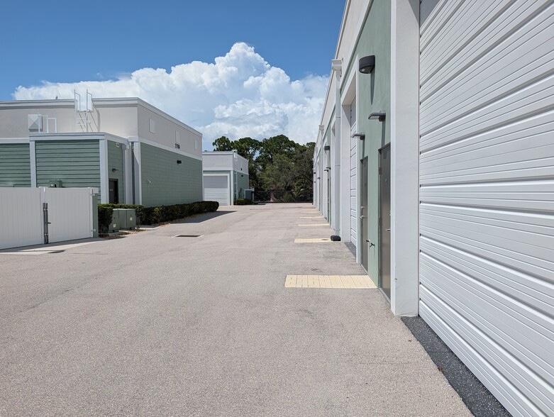 More Photos Of 4276 Bonita Beach Rd, Bonita Springs Self Storage For Sale