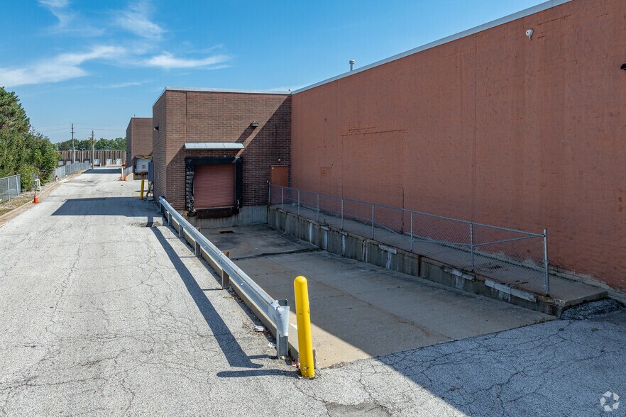 More Photos Of 6235-6245 Wilson Mills Rd, Highland Heights General Retail For Lease