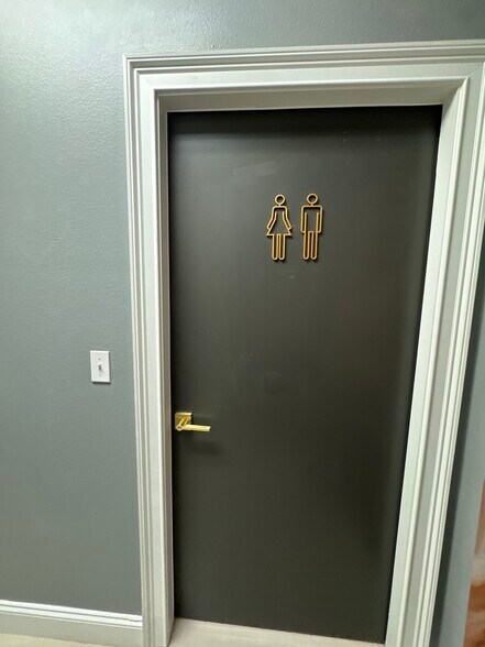 More Photos Of 15429 N Florida Ave, Tampa Medical For Lease