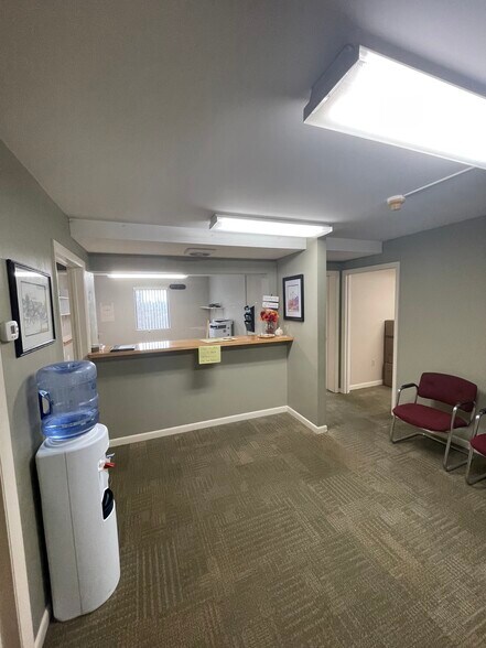 More Photos Of 567 Vauxhall St, Waterford Medical For Sale