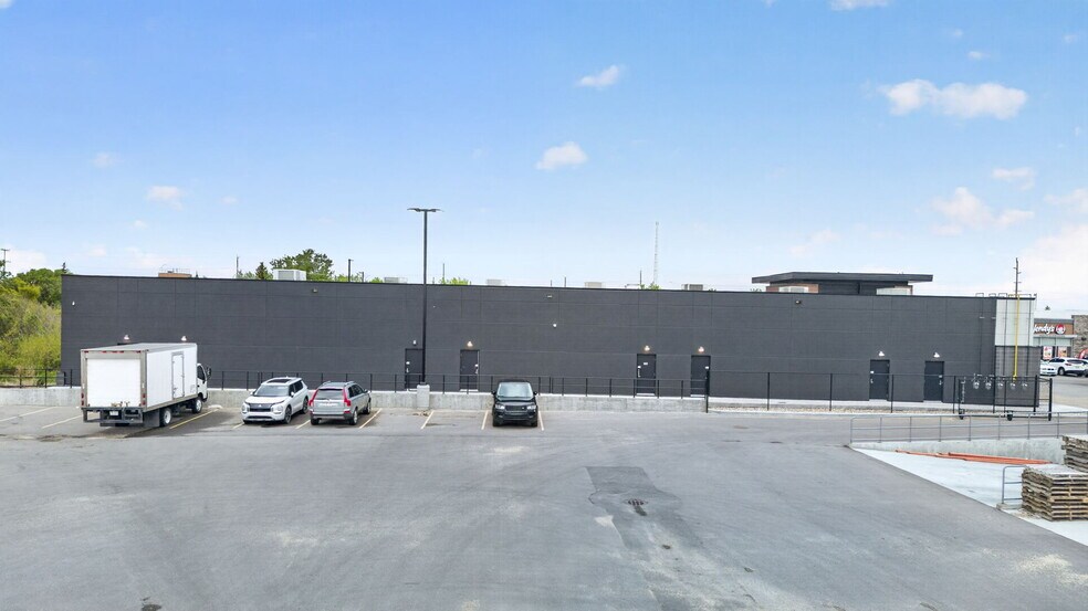 More Photos Of 4905 Roper Rd NW, Edmonton Unknown For Lease