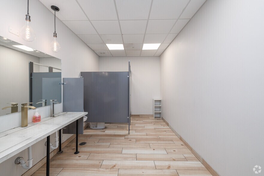 Photo of 1st Floor Ste 333-359 S Salina