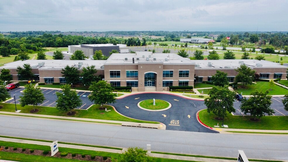 More Photos Of 3605 W Southern Hills Blvd, Rogers Office For Lease