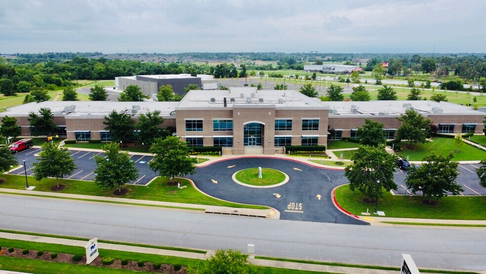 More Photos Of 3605 W Southern Hills Blvd, Rogers Office For Lease