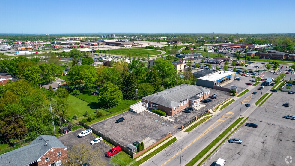 More Photos Of 50 Old Village Rd, Columbus Office For Lease