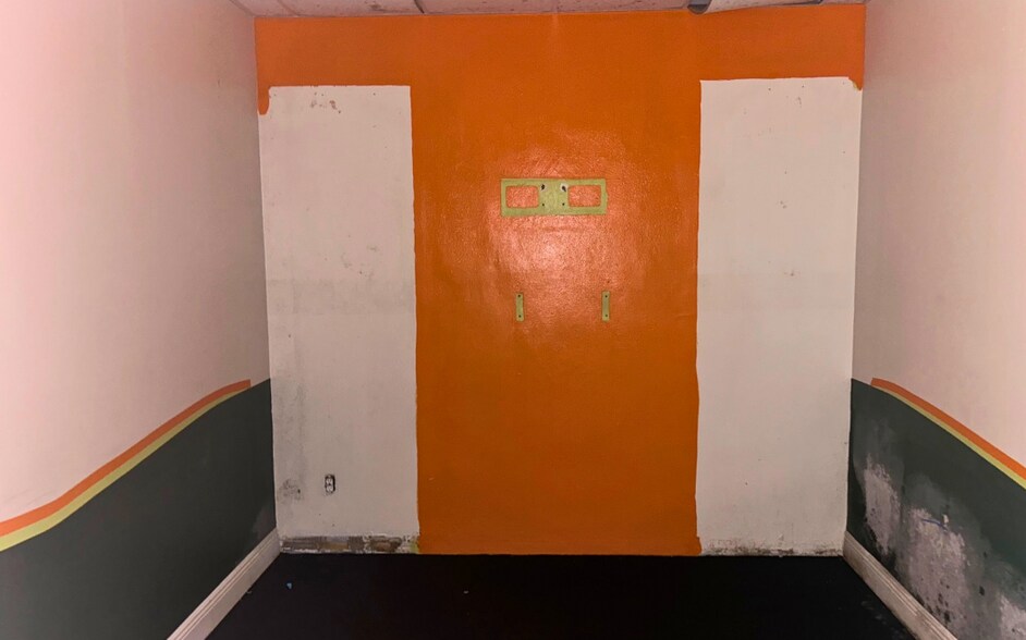 More Photos Of 2328 Hollywood Blvd, Hollywood Freestanding For Lease