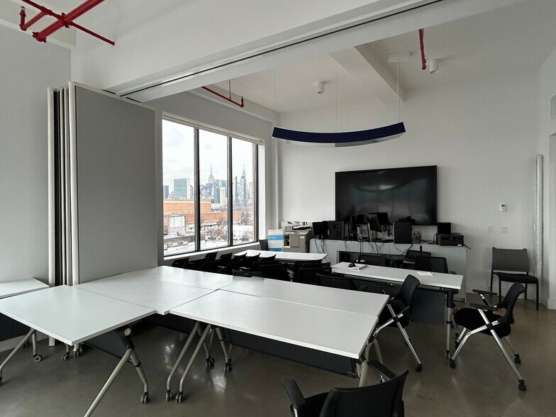 More Photos Of 4310 9th St, Long Island City Office For Lease