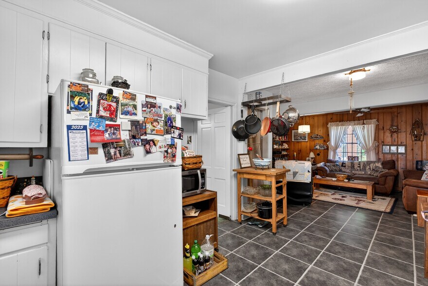 More Photos Of 2870 King William Ave, West Point Flex For Sale