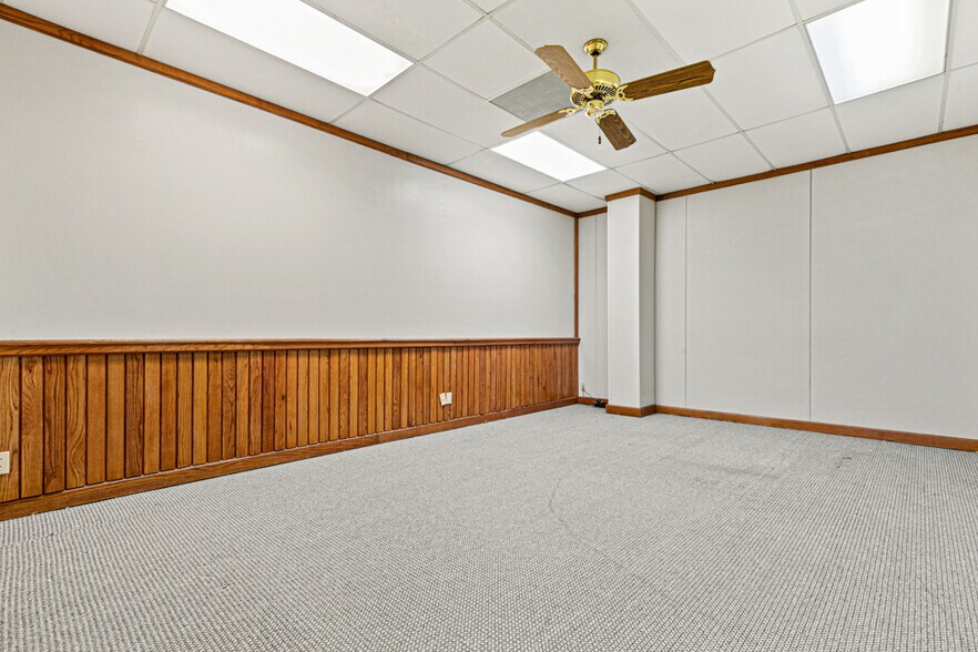 More Photos Of 1301 Northwest Hwy, Garland Office For Sale