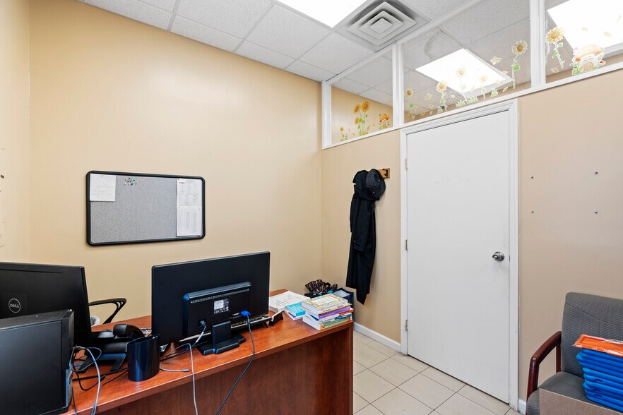 More Photos Of 2707 Hylan Blvd, Staten Island Office For Lease