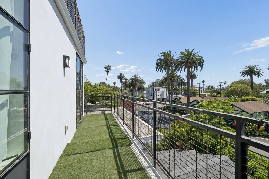 More Photos Of 1317 Cabrillo Ave, Venice Flex For Sale