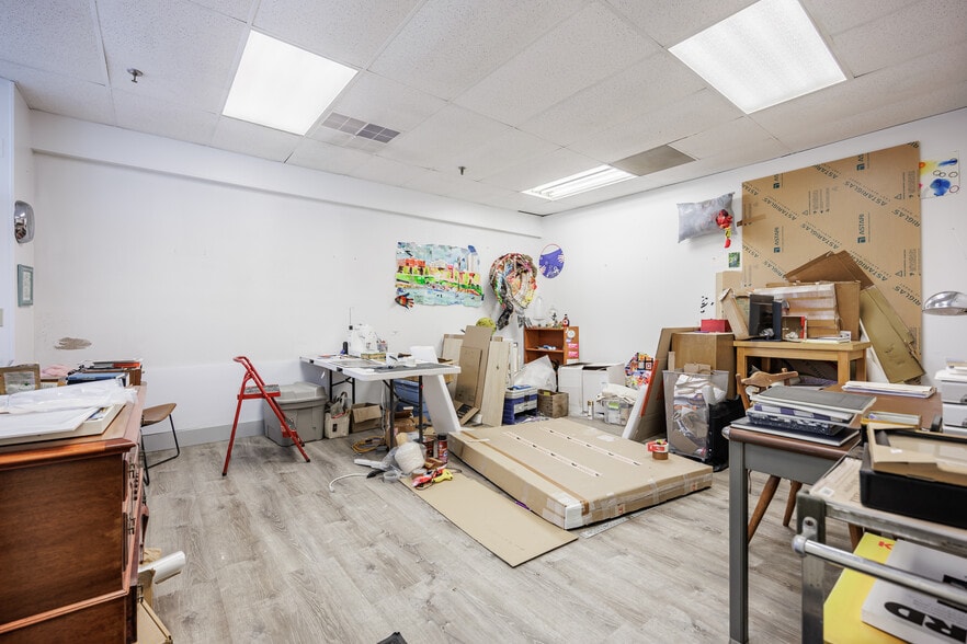 More Photos Of 1024 Garson Ave, Rochester Light Manufacturing For Sale