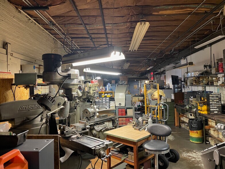 More Photos Of 8101 Monticello Ave, Skokie Flex For Sale