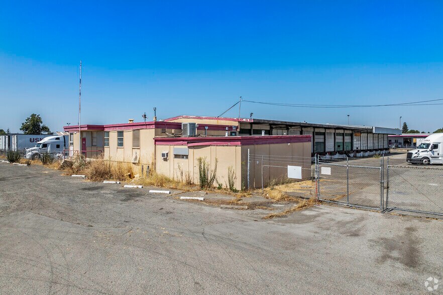 More Photos Of 900 F St, West Sacramento Truck Terminal For Sale