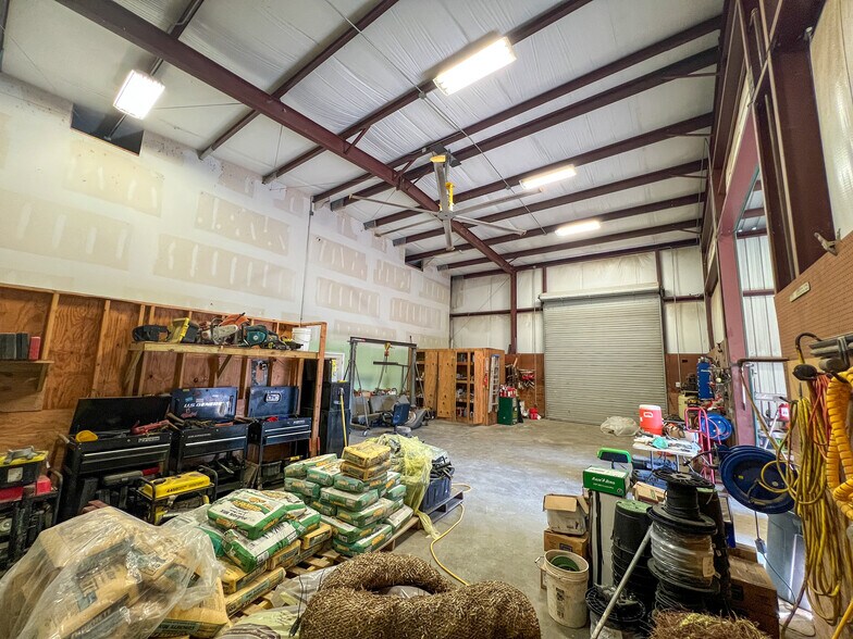 More Photos Of 39509 I-55 Service Rd, Ponchatoula Light Distribution For Lease