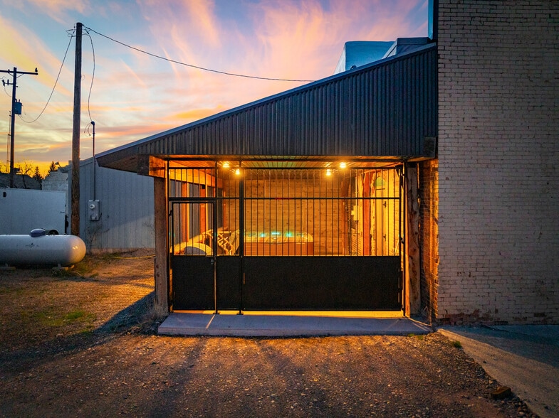 More Photos Of 417 Main St, Ashton Specialty For Sale