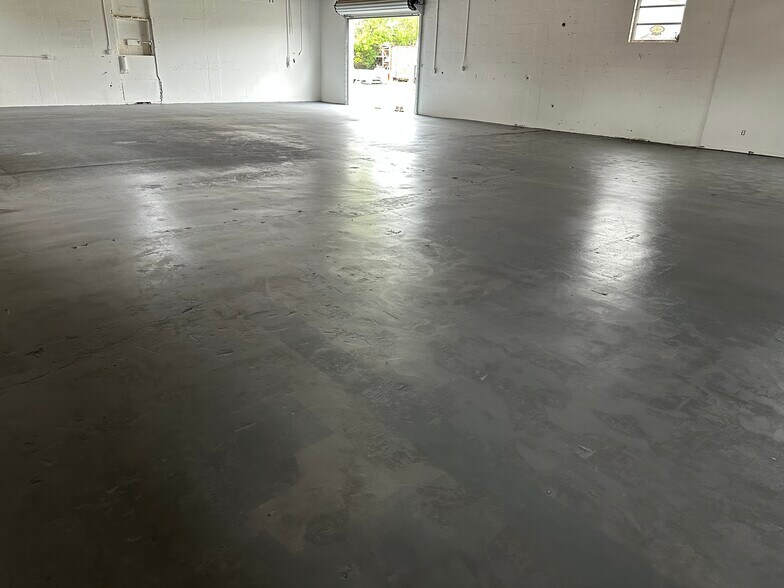 More Photos Of 3313 Oleander Ave, Fort Pierce Warehouse For Lease