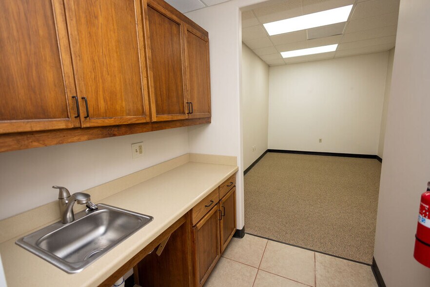 More Photos Of 20550 Townsen Blvd, Humble Loft Creative Space For Sale