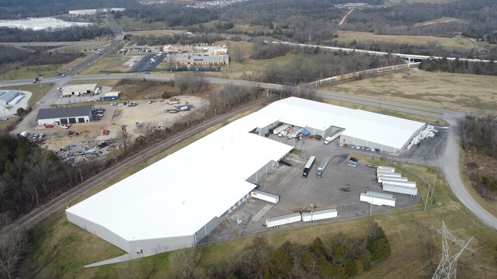 More Photos Of 801 N James Campbell Blvd, Columbia Distribution For Lease