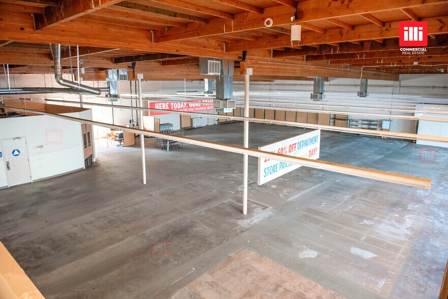 More Photos Of 901 Santa Monica Blvd, Santa Monica Freestanding For Sale